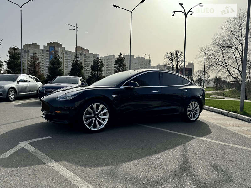Седан Tesla Model 3 2019 в Киеве