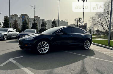 Седан Tesla Model 3 2019 в Києві