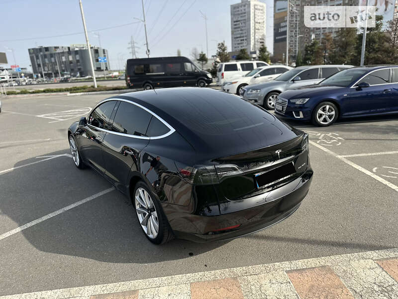 Седан Tesla Model 3 2019 в Киеве