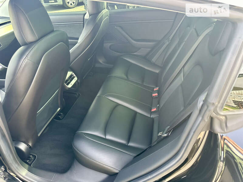 Седан Tesla Model 3 2019 в Киеве