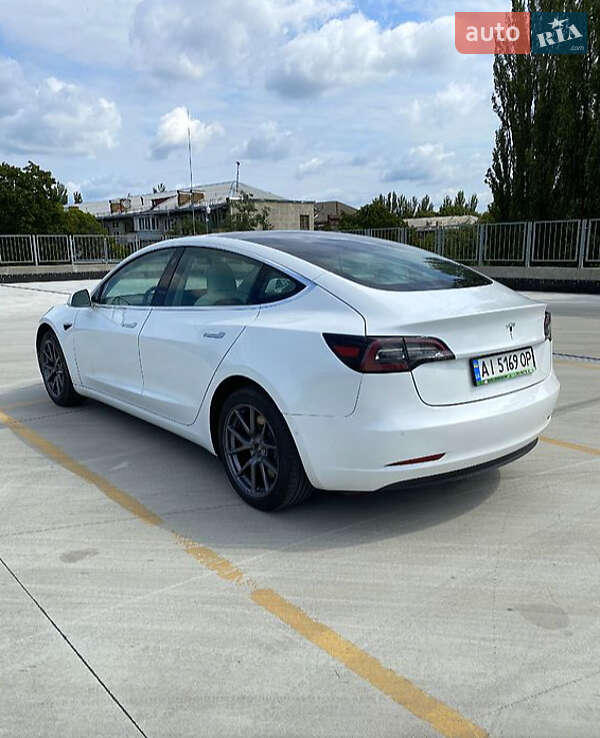 Седан Tesla Model 3 2020 в Львове