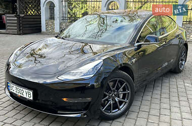 Седан Tesla Model 3 2018 в Львове