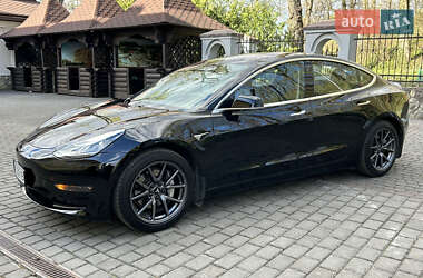 Седан Tesla Model 3 2018 в Львове