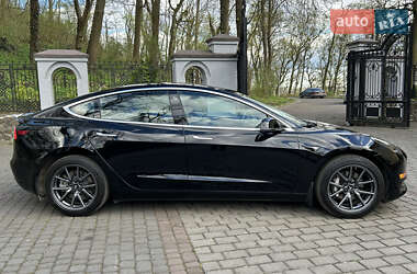 Седан Tesla Model 3 2018 в Львове