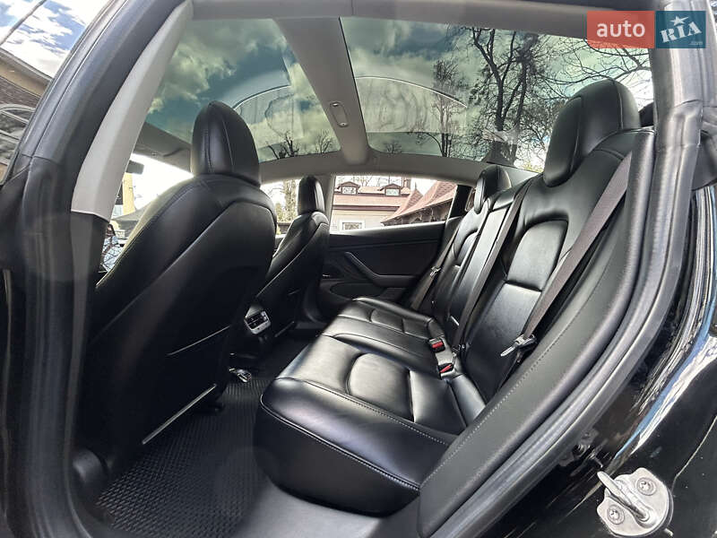 Седан Tesla Model 3 2018 в Львове