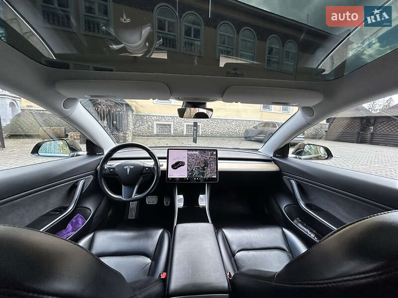 Седан Tesla Model 3 2018 в Львове