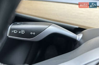 Седан Tesla Model 3 2018 в Львове