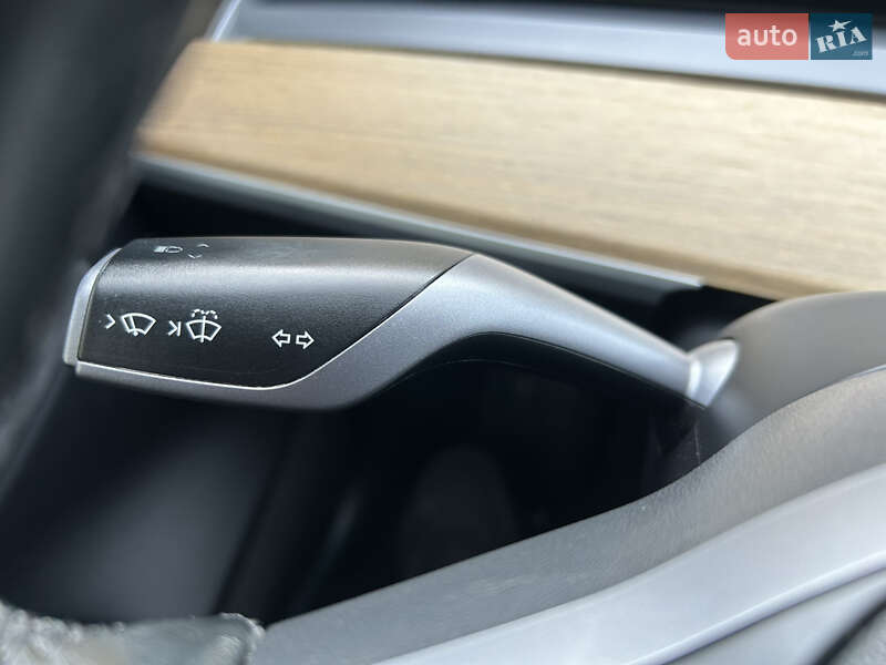 Седан Tesla Model 3 2018 в Львове