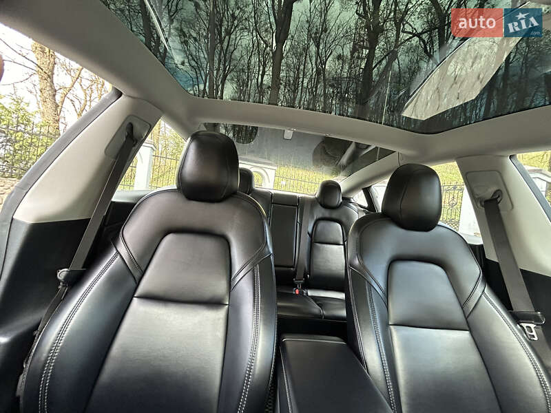 Седан Tesla Model 3 2018 в Львове