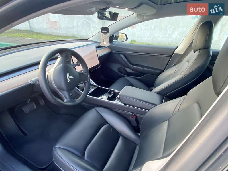 Седан Tesla Model 3 2019 в Одесі