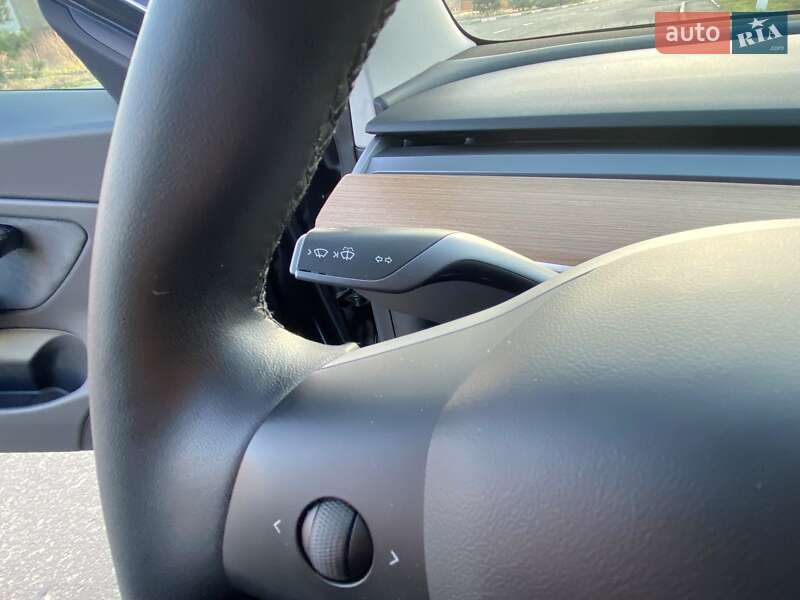 Седан Tesla Model 3 2019 в Одесі