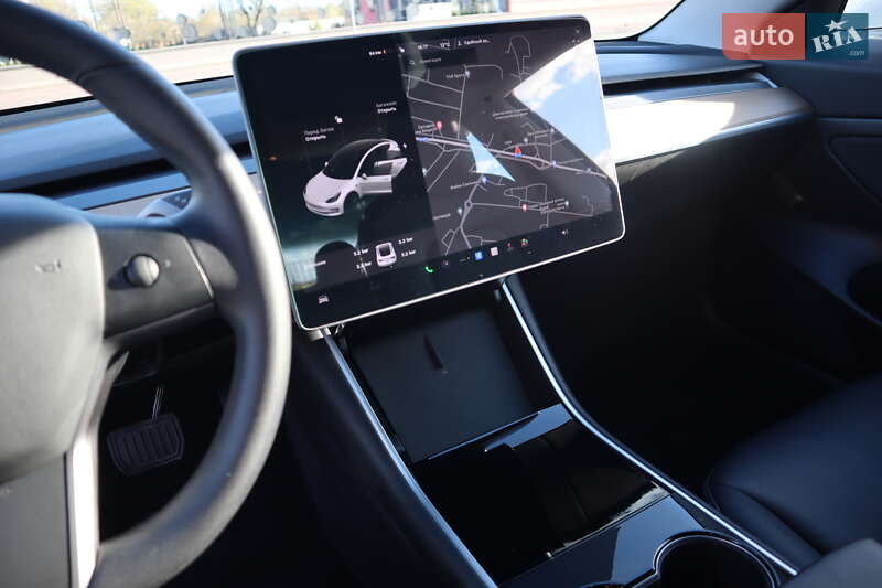 Седан Tesla Model 3 2020 в Дрогобыче