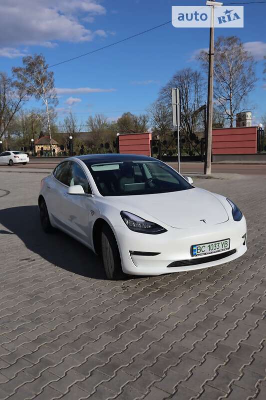 Седан Tesla Model 3 2020 в Дрогобыче