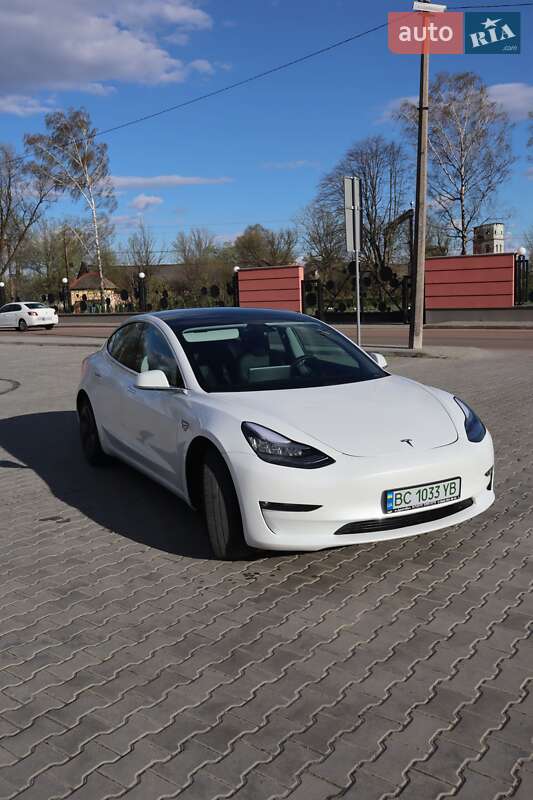 Tesla Model 3 2020