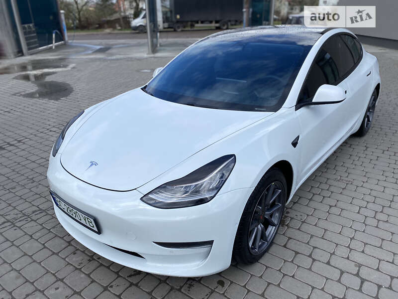 Седан Tesla Model 3 2020 в Львові
