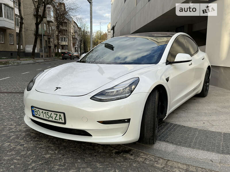 Седан Tesla Model 3 2018 в Львове