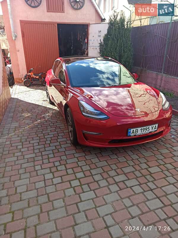 Седан Tesla Model 3 2019 в Виннице