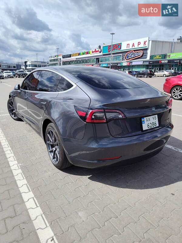 Седан Tesla Model 3 2019 в Киеве