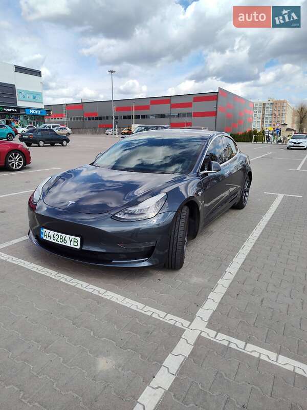 Седан Tesla Model 3 2019 в Киеве