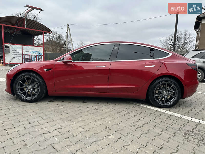 Седан Tesla Model 3 2018 в Черновцах