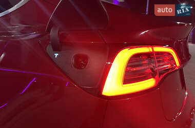 Седан Tesla Model 3 2018 в Чернівцях