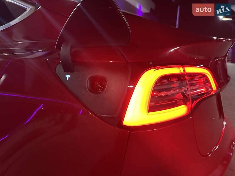 Седан Tesla Model 3 2018 в Черновцах
