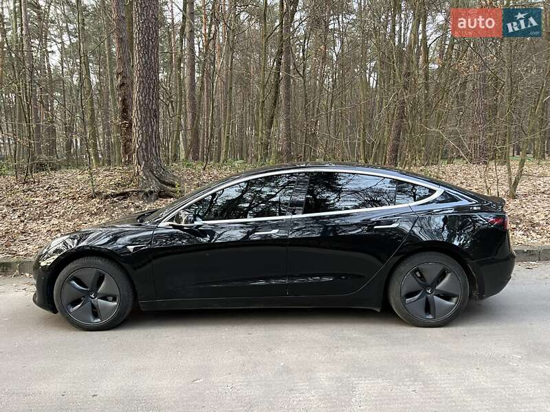 Седан Tesla Model 3 2019 в Львові