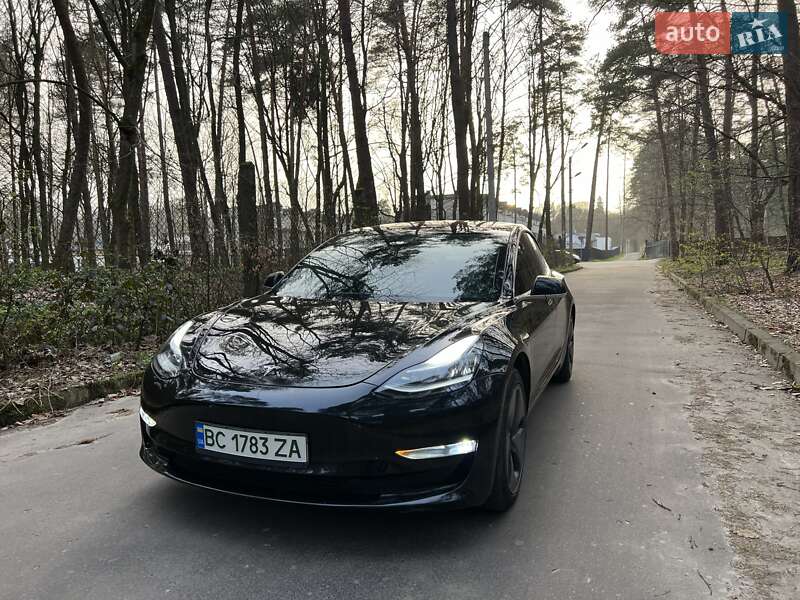 Седан Tesla Model 3 2019 в Львові