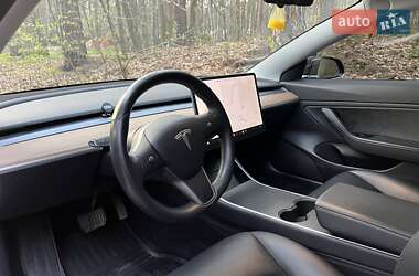 Седан Tesla Model 3 2019 в Львове