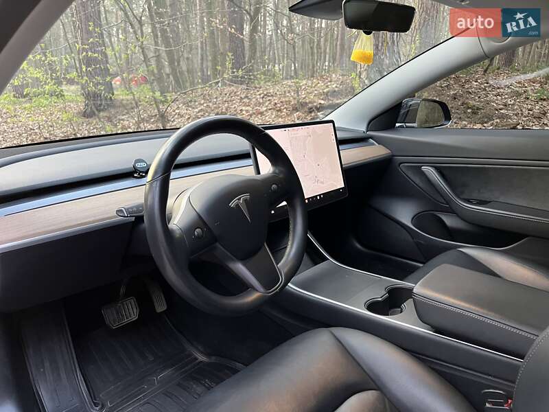 Седан Tesla Model 3 2019 в Львові