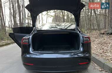 Седан Tesla Model 3 2019 в Львове