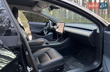 Седан Tesla Model 3 2019 в Львове