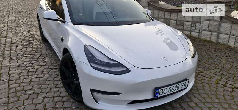 Седан Tesla Model 3 2019 в Черновцах