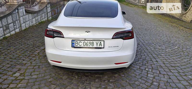 Седан Tesla Model 3 2019 в Черновцах
