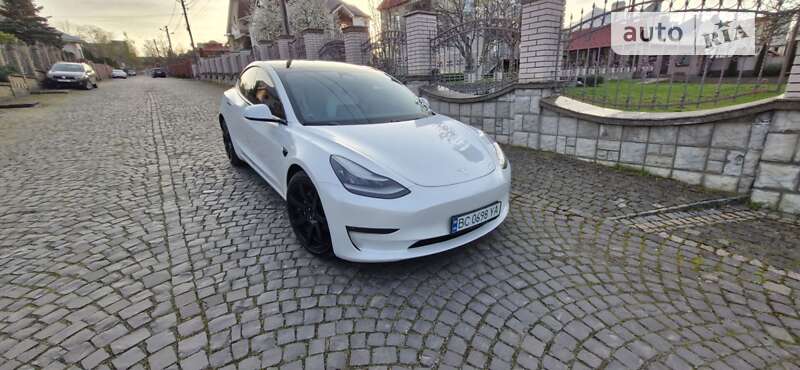 Седан Tesla Model 3 2019 в Чернівцях