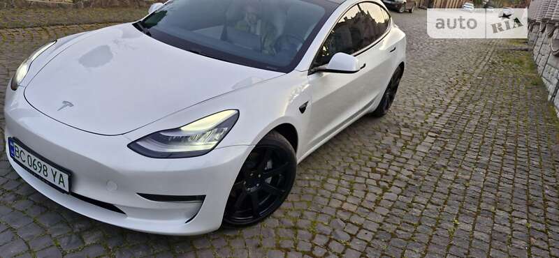 Седан Tesla Model 3 2019 в Черновцах
