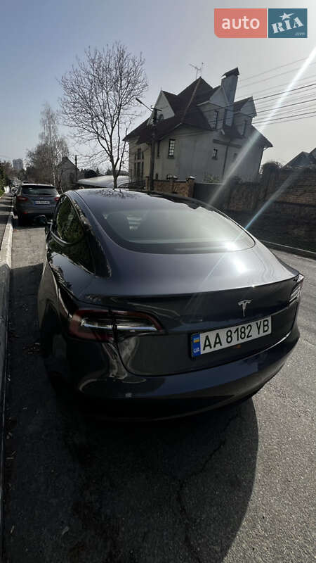 Седан Tesla Model 3 2022 в Киеве