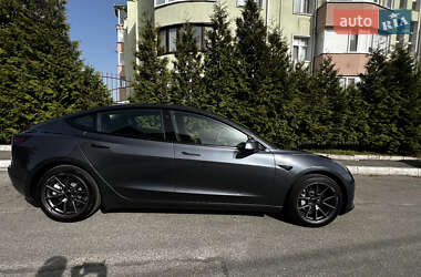 Седан Tesla Model 3 2022 в Киеве