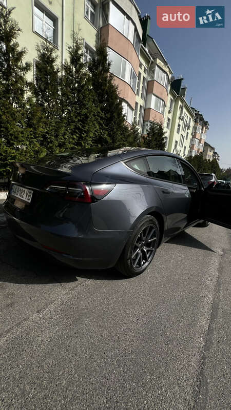 Седан Tesla Model 3 2022 в Киеве
