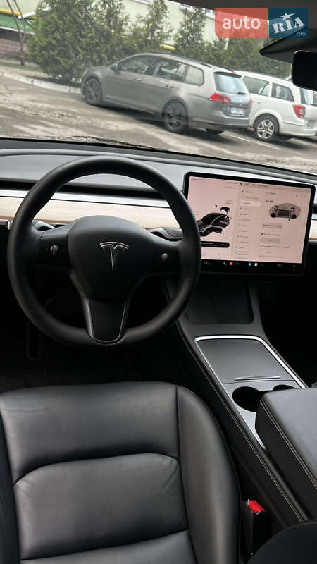 Седан Tesla Model 3 2022 в Киеве