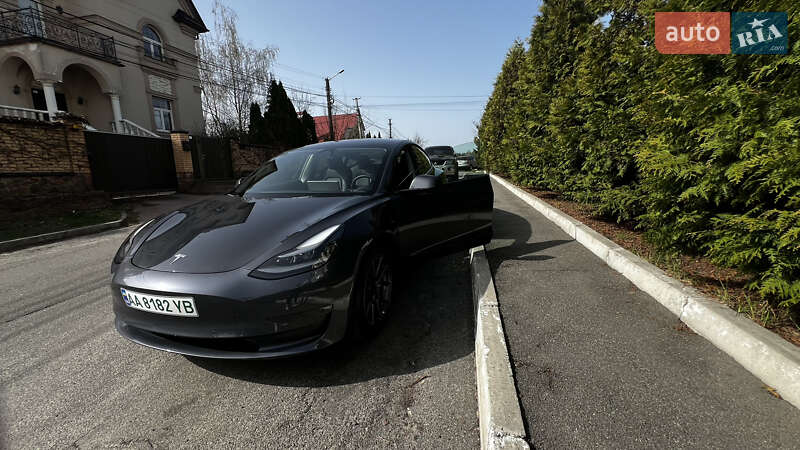 Седан Tesla Model 3 2022 в Киеве