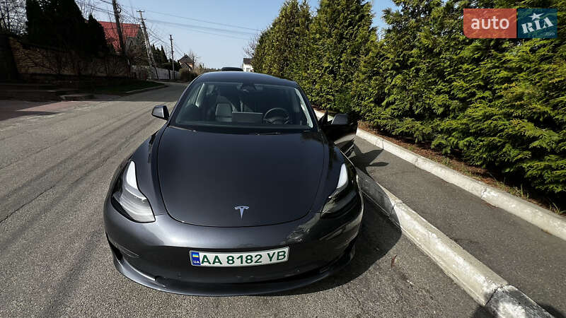 Седан Tesla Model 3 2022 в Киеве