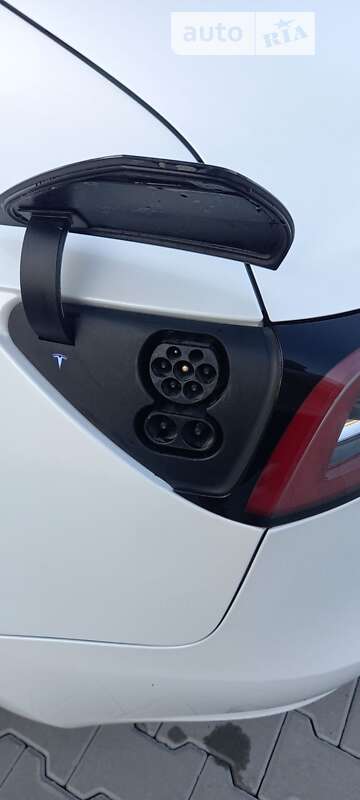 Седан Tesla Model 3 2019 в Черновцах