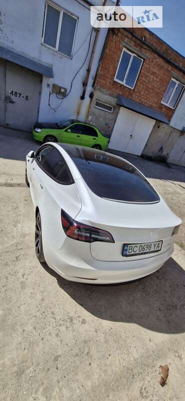 Седан Tesla Model 3 2019 в Черновцах