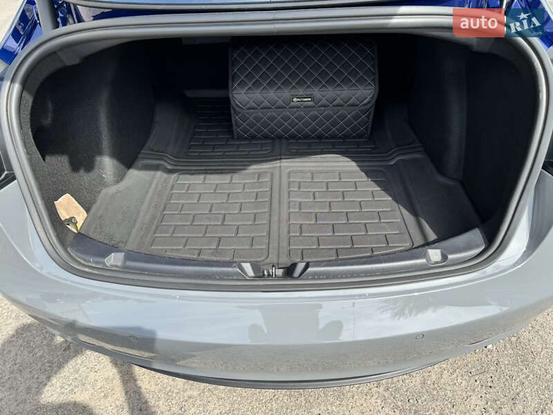 Седан Tesla Model 3 2021 в Днепре