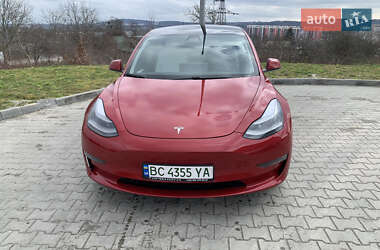 Седан Tesla Model 3 2021 в 