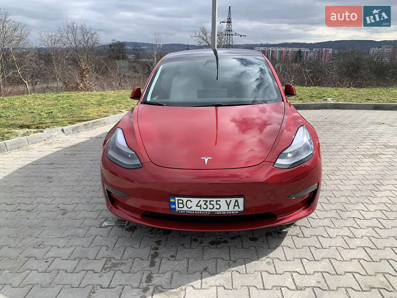 Седан Tesla Model 3 2021 в Львове
