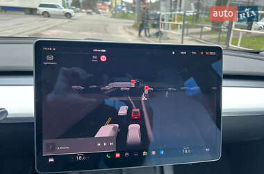 Седан Tesla Model 3 2021 в 