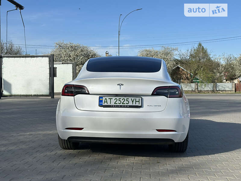 Седан Tesla Model 3 2021 в Снятине