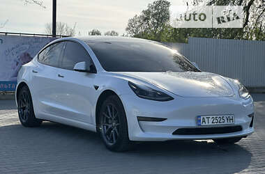 Седан Tesla Model 3 2021 в 
